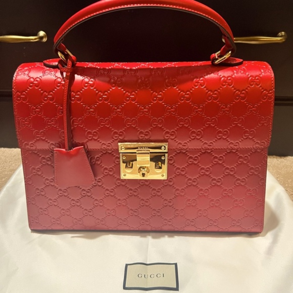 Guccissima Signature Medium Padlock Top Handle Bag Hibiscus Red. BRAND NEW